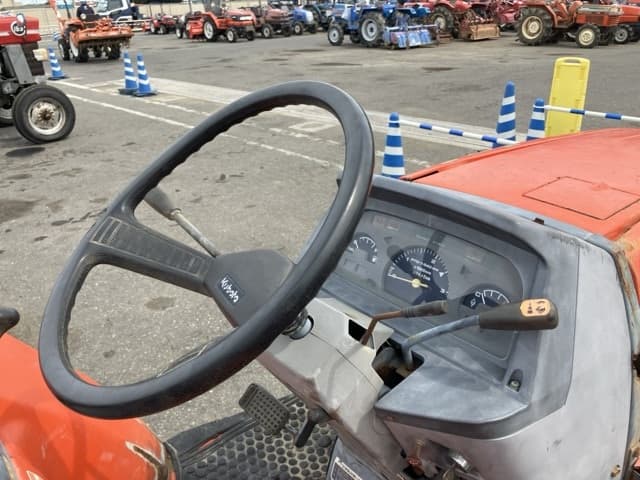 Tractor — Auction (lot 8457-1275)