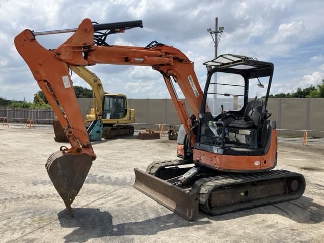 MINI EXCAVATOR — Auction (lot 8457-128)