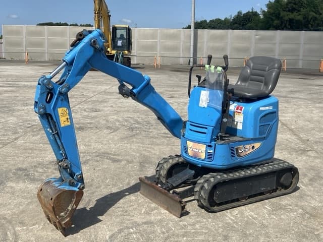 MINI EXCAVATOR — Auction (lot 8457-13)
