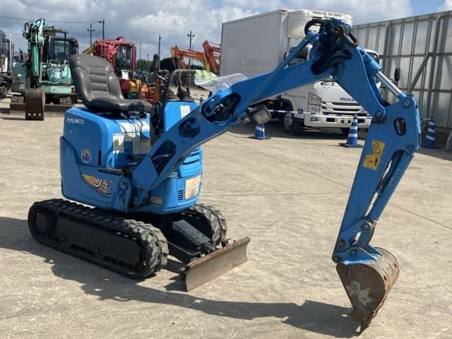 MINI EXCAVATOR — Auction (lot 8457-13)