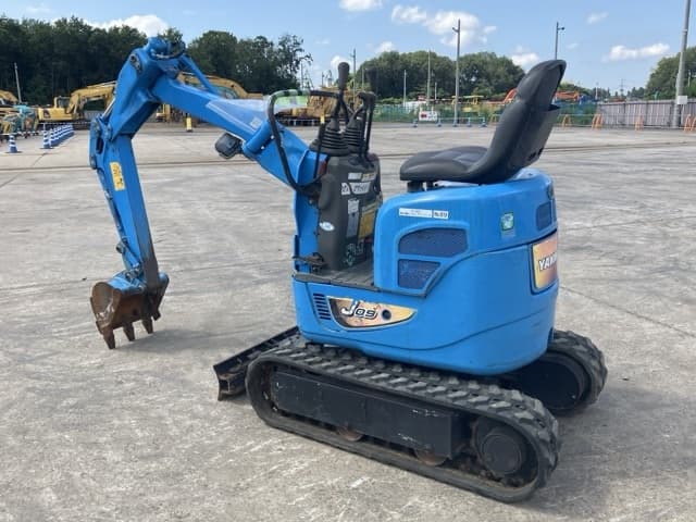 MINI EXCAVATOR — Auction (lot 8457-13)