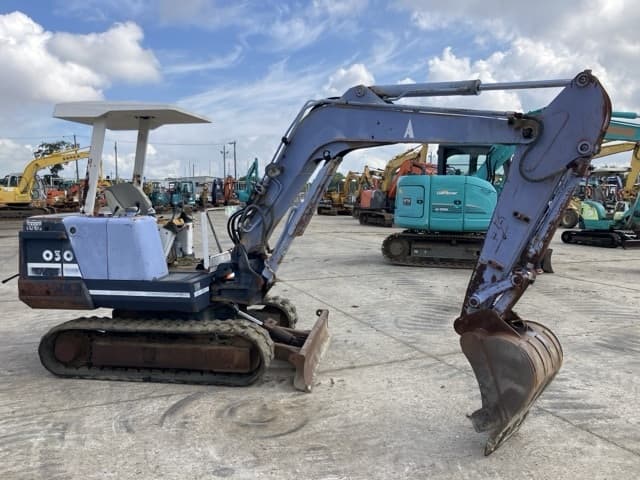 MINI EXCAVATOR — Auction (lot 8457-130)