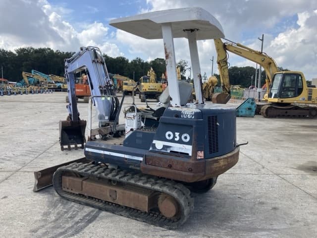 MINI EXCAVATOR — Auction (lot 8457-130)