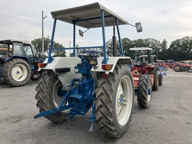 Tractor — Auction (lot 8457-1303)