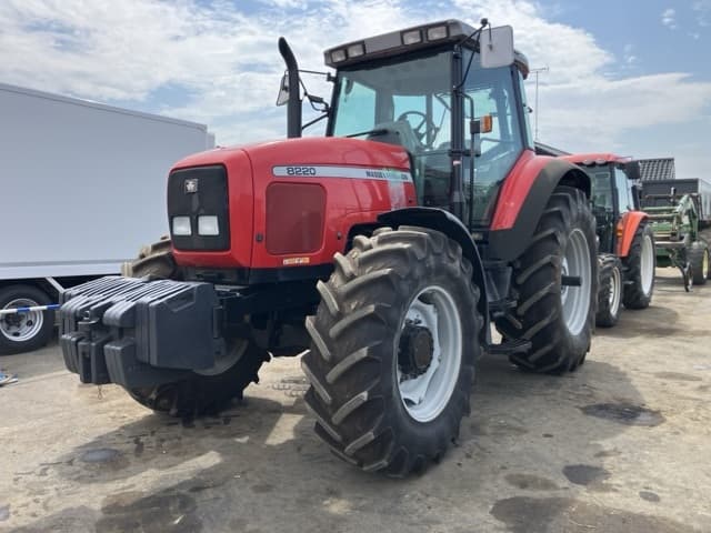Tractor — Auction (lot 8457-1304)