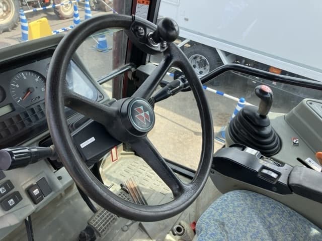 Tractor — Auction (lot 8457-1304)
