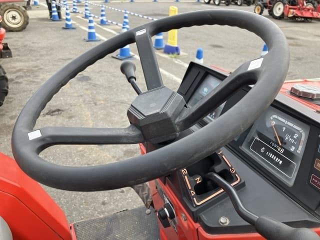 Tractor — Auction (lot 8457-1313)