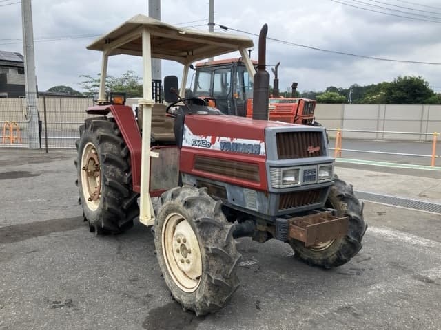 Tractor — Auction (lot 8457-1319)