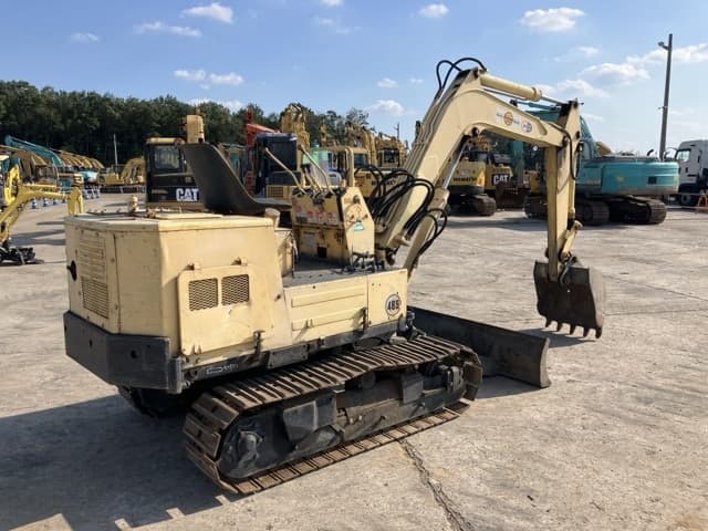 MINI EXCAVATOR — Auction (lot 8457-132)
