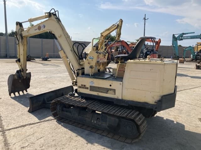 MINI EXCAVATOR — Auction (lot 8457-132)