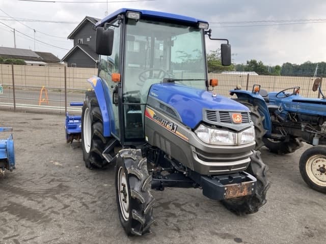 Tractor — Auction (lot 8457-1324)