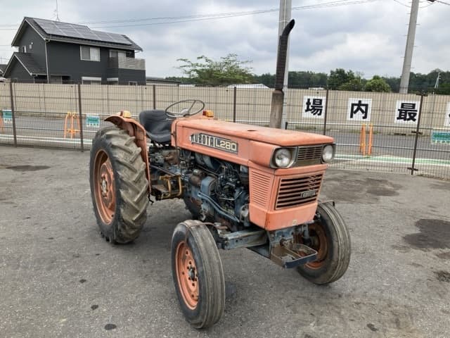 Tractor — Auction (lot 8457-1330)