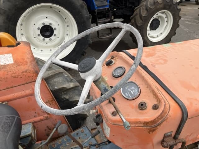 Tractor — Auction (lot 8457-1330)