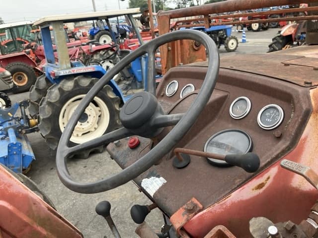 Tractor — Auction (lot 8457-1331)