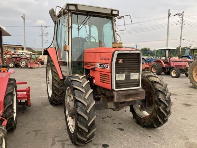 Tractor — Auction (lot 8457-1332)
