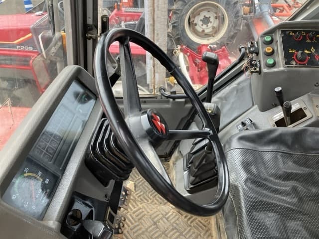 Tractor — Auction (lot 8457-1332)