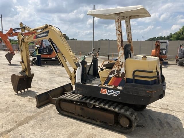 MINI EXCAVATOR — Auction (lot 8457-135)
