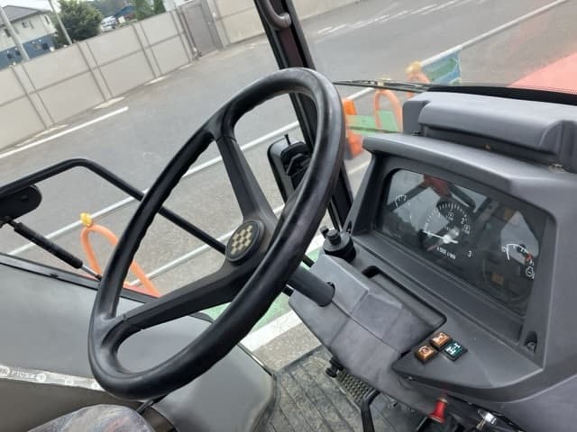 Tractor — Auction (lot 8457-1352)