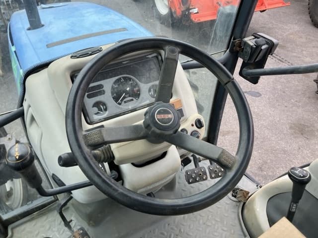 Tractor — Auction (lot 8457-1354)