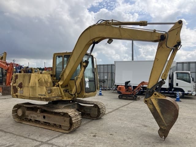 EXCAVATOR — Auction (lot 8457-136)