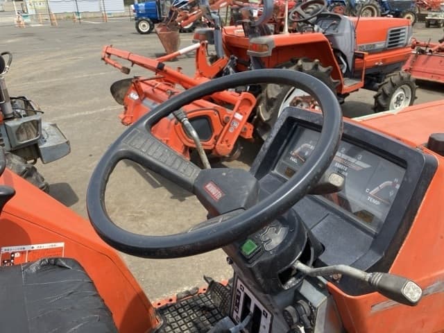 Tractor — Auction (lot 8457-1373)