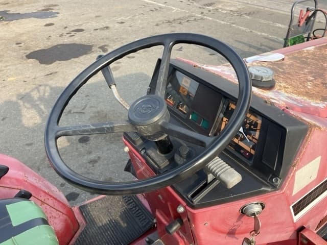 Tractor — Auction (lot 8457-1374)