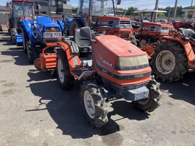 Tractor — Auction (lot 8457-1390)