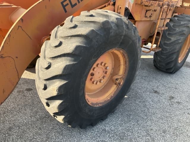 WHEEL LOADER — Auction (lot 8457-142)
