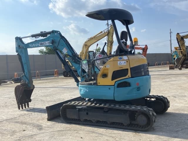 MINI EXCAVATOR — Auction (lot 8457-143)