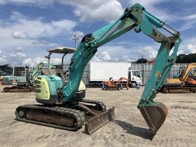 MINI EXCAVATOR — Auction (lot 8457-151)