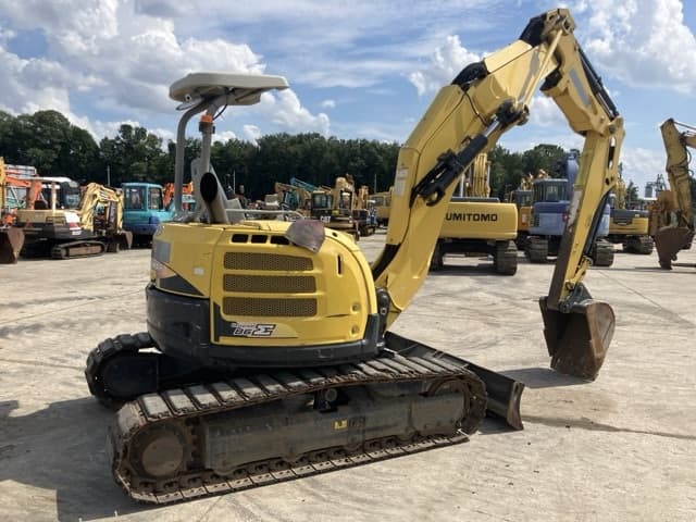 MINI EXCAVATOR — Auction (lot 8457-152)