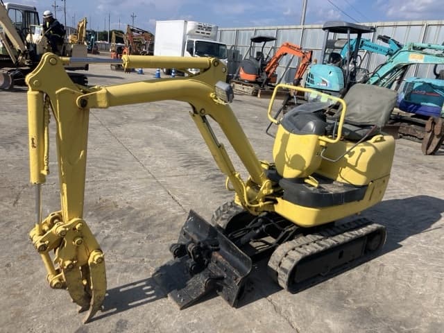 MINI EXCAVATOR — Auction (lot 8457-155)