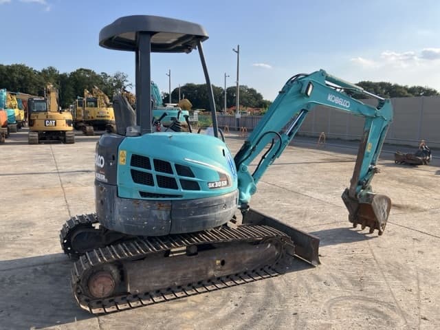 MINI EXCAVATOR — Auction (lot 8457-160)