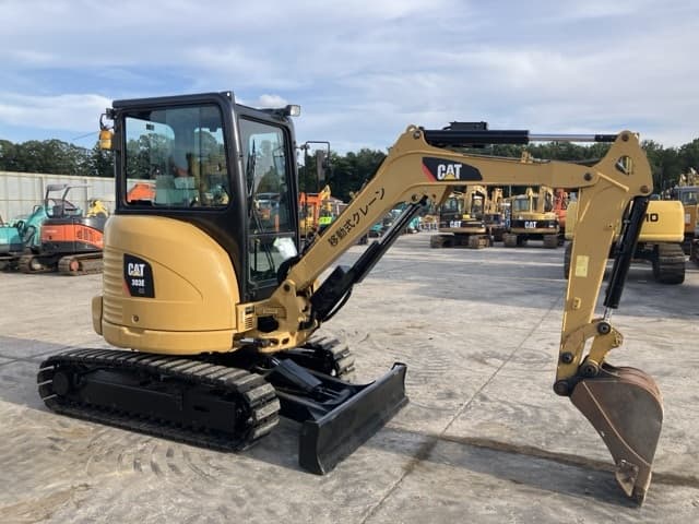 MINI EXCAVATOR — Auction (lot 8457-167)