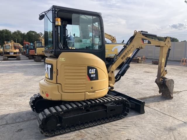 MINI EXCAVATOR — Auction (lot 8457-167)