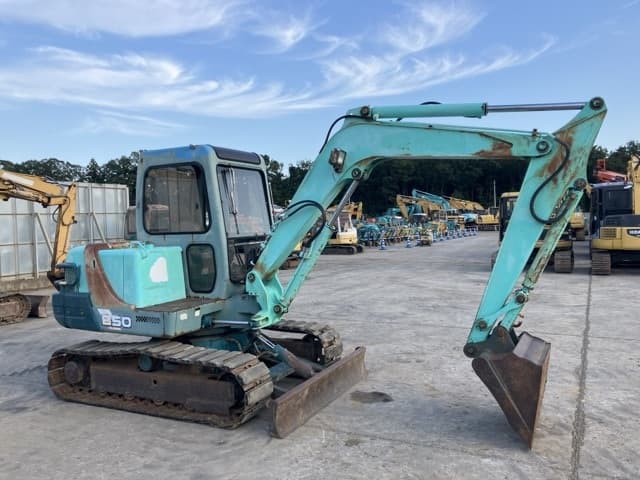 MINI EXCAVATOR — Auction (lot 8457-168)