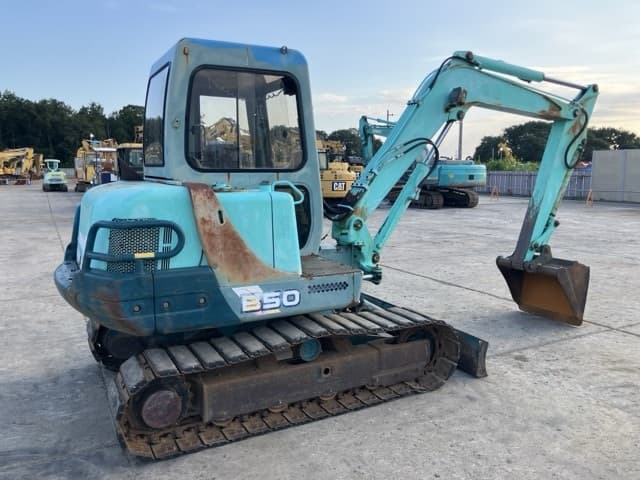 MINI EXCAVATOR — Auction (lot 8457-168)