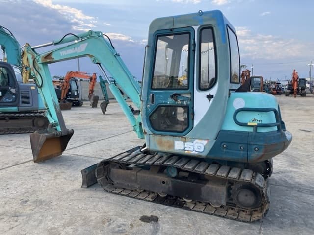 MINI EXCAVATOR — Auction (lot 8457-168)
