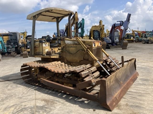 Bulldozer — Auction (lot 8457-17)