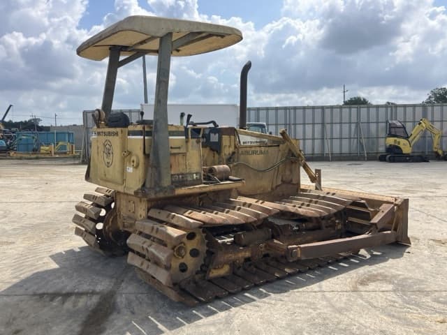 Bulldozer — Auction (lot 8457-17)
