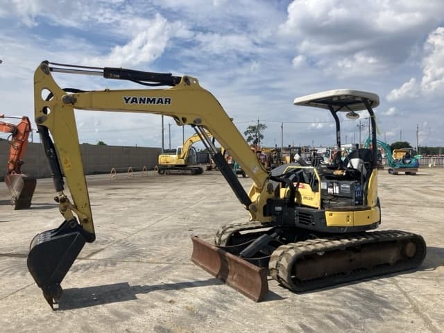 MINI EXCAVATOR — Auction (lot 8457-172)
