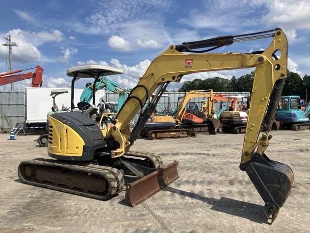 MINI EXCAVATOR — Auction (lot 8457-172)