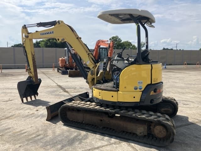 MINI EXCAVATOR — Auction (lot 8457-172)