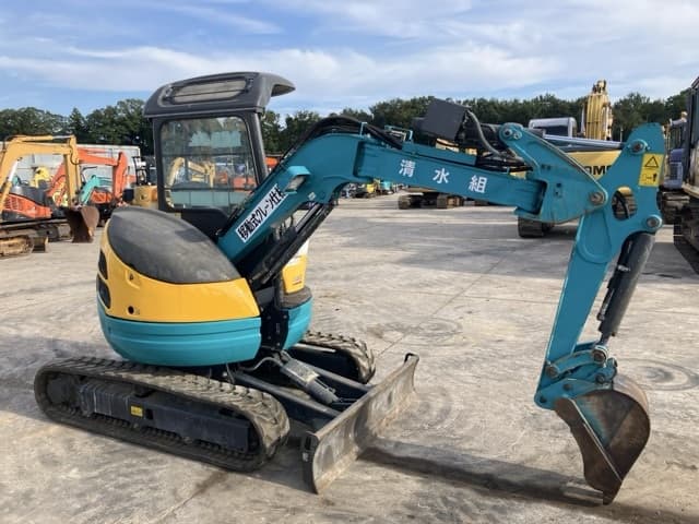 MINI EXCAVATOR — Auction (lot 8457-174)