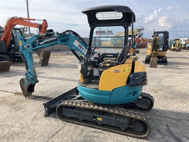 MINI EXCAVATOR — Auction (lot 8457-174)