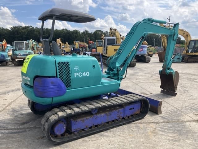 MINI EXCAVATOR — Auction (lot 8457-176)