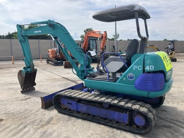 MINI EXCAVATOR — Auction (lot 8457-176)