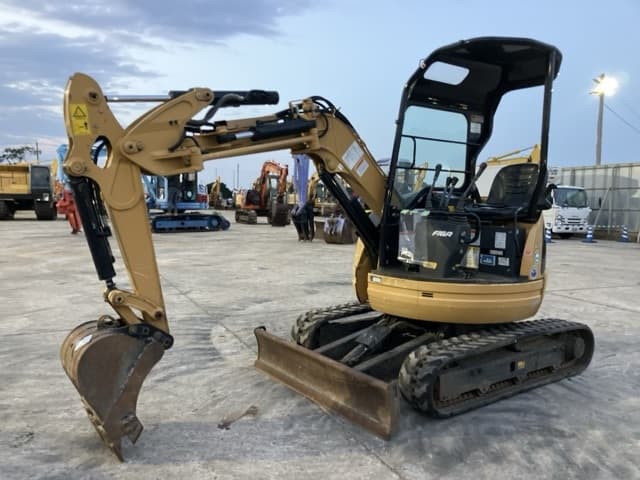 MINI EXCAVATOR — Auction (lot 8457-177)