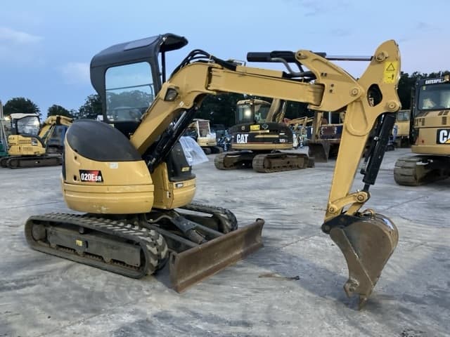 MINI EXCAVATOR — Auction (lot 8457-177)