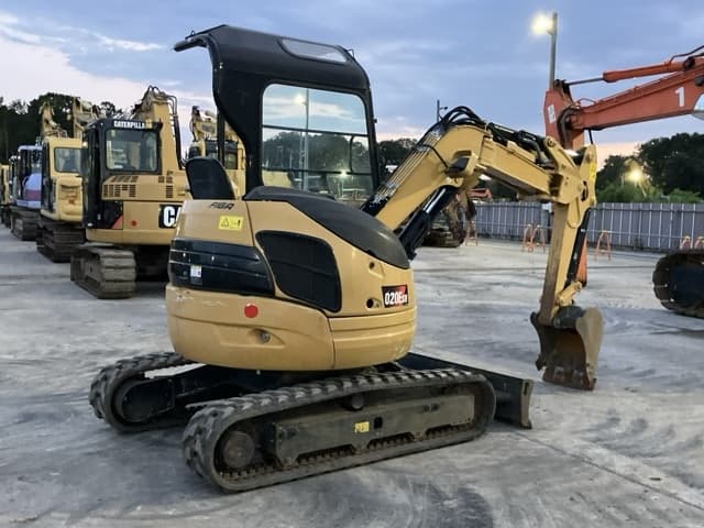 MINI EXCAVATOR — Auction (lot 8457-177)